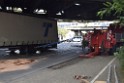 LKW blieb unter Bruecke haengen Koeln Ehrenfeld Innere Kanalstr Hornstr P264